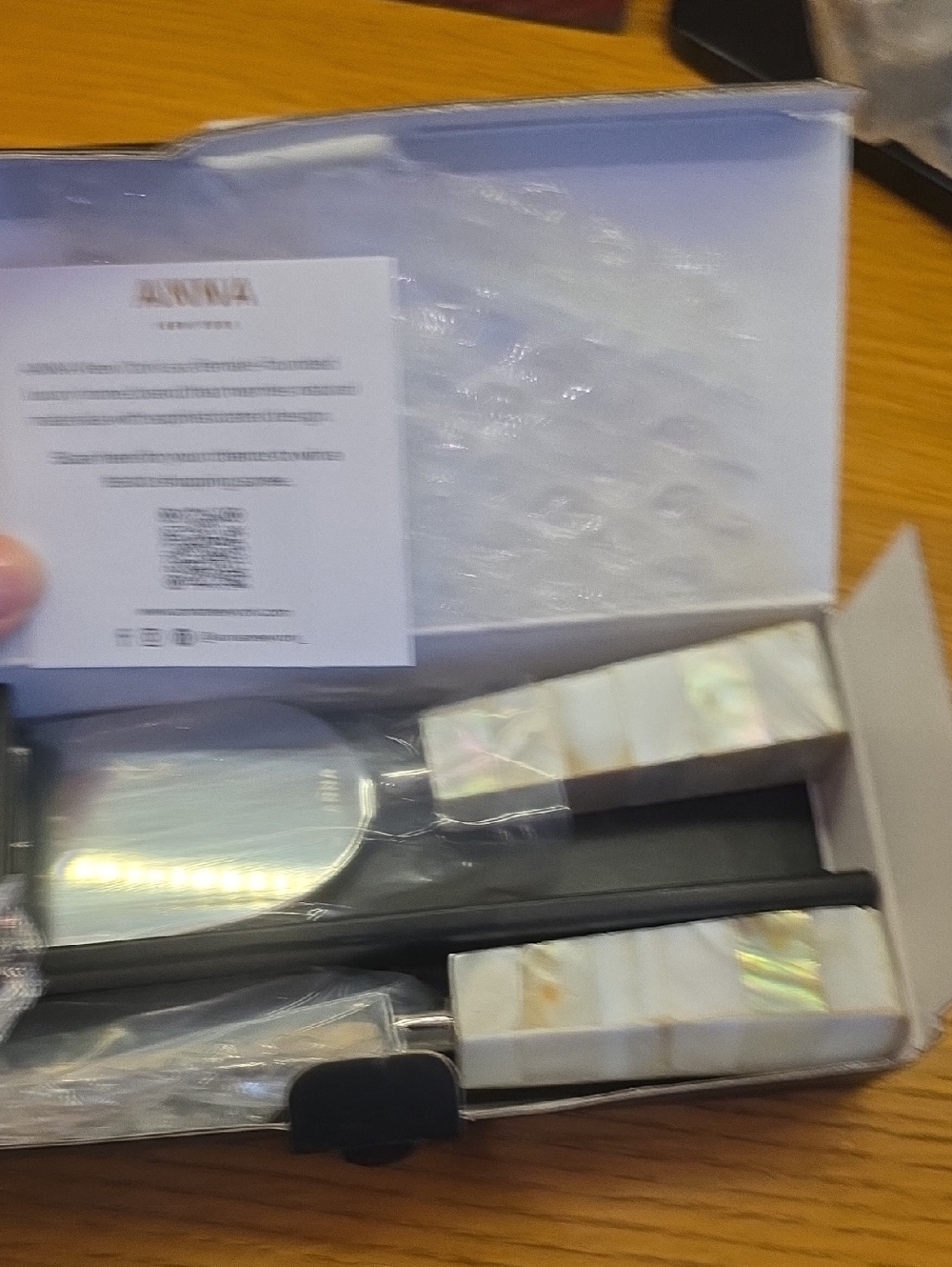 ANNA Nee York Mother of Pearl Handle Cheese Knife Set - Iridescent White